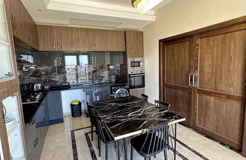 Jemmal Apartamento | Preciosos 3 dormitorios totalmente equipados con aire acondicionado central.