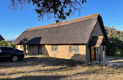 Nyanga Apartamento | Lovely 4 bed house in Juliasdale - 2273