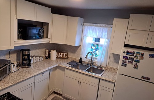 Akron Casa | Lovely 4-Bed Victorian in Akron (2 Kings, 1 Queen)