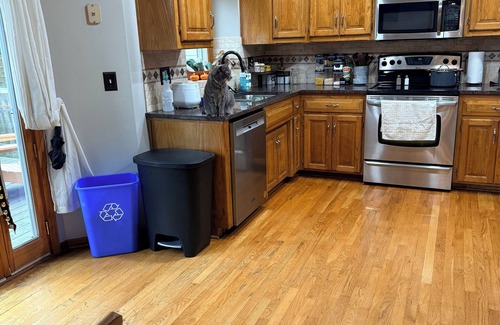 Waldron Casa | Lovely 4-bedroom house in Kansas City with AC for World Cup visitors only