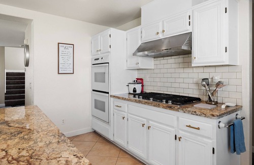 Loma Linda Casa | Lovely 4-bedroom house fits 15 people with outdoor playground