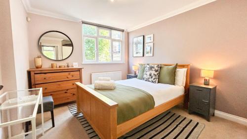 Kilburn Apartamento | Lovely 4-Bedroom Kilburn Flat with Garden and Parking near Hampstead Heath, Abbey Road