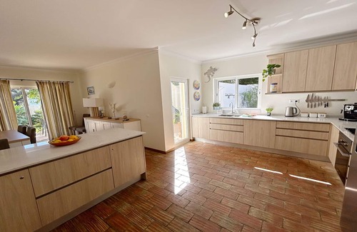 Albardeira Casa | Lovely 4 Bedroom Villa w/ Private Pool, Close to Beach & Golf course, Wifi, A/C