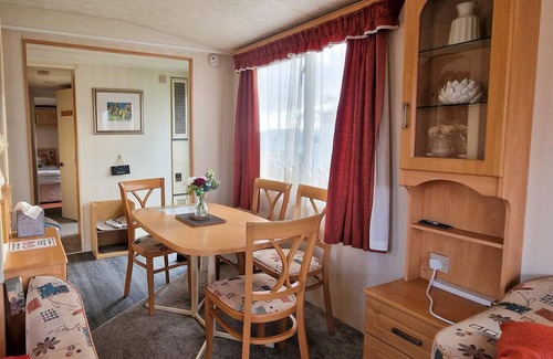 Rampton Casa | Lovely 4 berth caravan at Manor House Holiday Park ref 86062MH