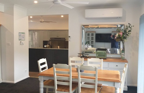 Lower Macdonald Casa | Lovely 5-bedroom 3-bathroom, riverfront home in historic Wiseman's Ferry area.