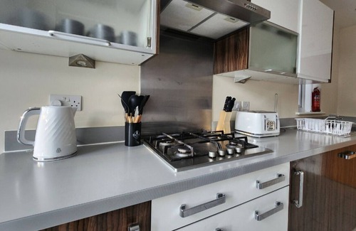 Aylesbury Casa | Casa-Moderno-Baño privado con ducha-Vista al Jardín
