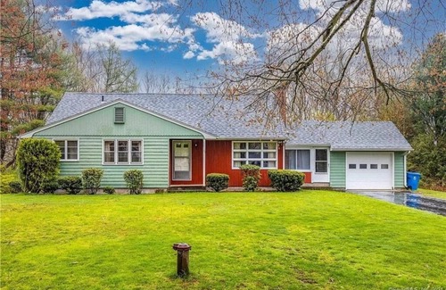 Westside Norwich Casa | Lovely 5br in Norwich brand new renovated with spacious yard