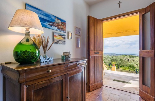 Rosignano Marittimo Apartamento | Hermoso apartamento para 4 personas con WIFI, TV, terraza, mascotas permitida y vista panorámica