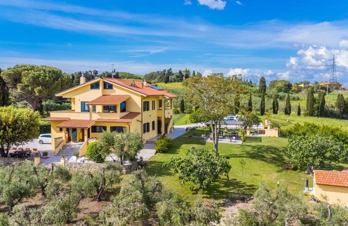 Rosignano Marittimo Apartamento | Hermoso apartamento para 4 personas con WIFI, TV, terraza, mascotas permitida y vista panorámica