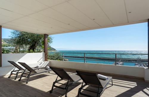 San Lorenzo al Mare Casa | Acogedor apartamento en villa para 4 personas con WIFI, A/C, TV, terraza y mascotas permitida