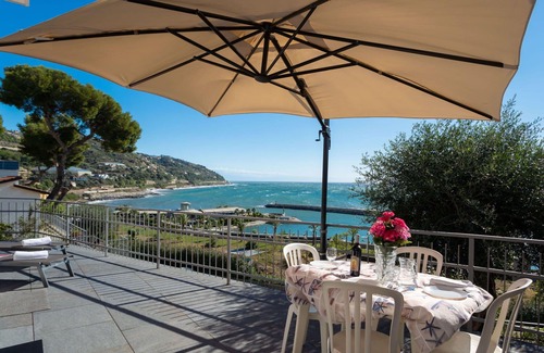 San Lorenzo al Mare Casa | Acogedor apartamento en villa para 4 personas con WIFI, A/C, TV, terraza y mascotas permitida