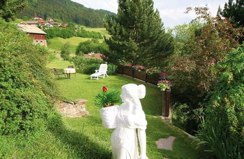 Pfons Apartamento | Acogedor apartamento para 5 personas con TV, terraza y vista panorámica