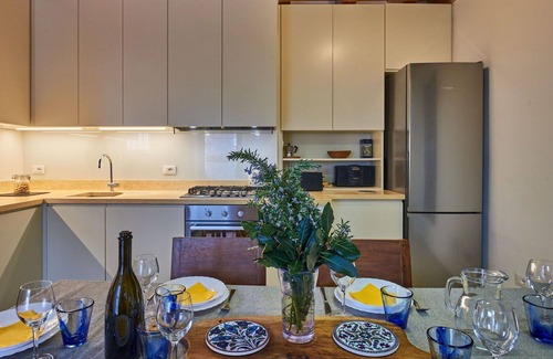 Caprino Veronese Casa | Hermoso apartamento en villa para 6 personas con WIFI, TV y patio