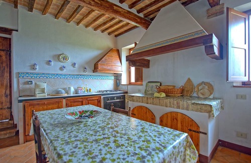 Monteroni d'Arbia Apartamento | Acogedor apartamento para 4 personas con WIFI, piscina, patio y vista panorámica, cerca de Siena