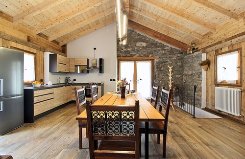 Lozzo di Cadore Apartamento | Bonito apartamento para 5 personas con WIFI, balcón, mascotas permitida y vista panorámica