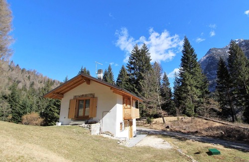 Lozzo di Cadore Apartamento | Bonito apartamento para 5 personas con WIFI, balcón, mascotas permitida y vista panorámica