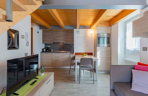 Novate Mezzola Apartamento | Acogedor apartamento para 5 personas con WIFI, TV y balcón