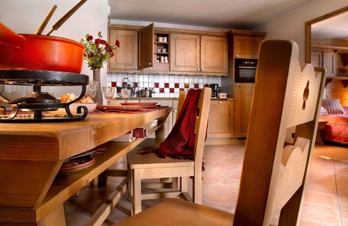 Tignes Apartamento | Lovely apartment for 8 guests with pool, WIFI, hot tub, TV, balcony, pets allowed and parking