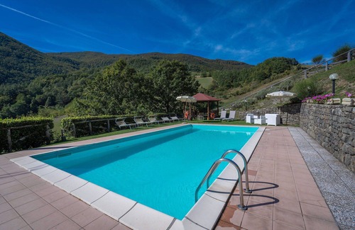 Cutigliano Apartamento | Hermoso apartamento para 4 personas con piscina, WIFI, TV y mascotas permitida