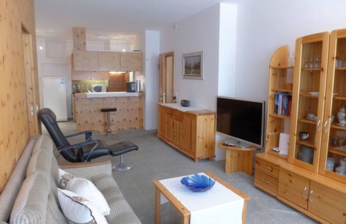 Celerina-Schlarigna Apartamento | Hermoso apartamento para 4 personas con WIFI, TV, balcón y mascotas permitida