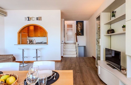 Ispra Apartamento | Acogedor apartamento para 4 personas con WIFI, A/C, TV y terraza