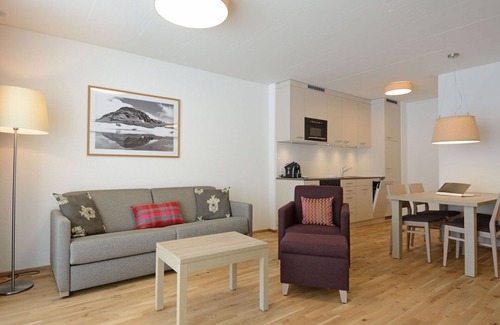 Tavanasa Apartamento | Bonito apartamento para 4 personas con WIFI, jacuzzi, piscina, TV, patio y vista panorámica