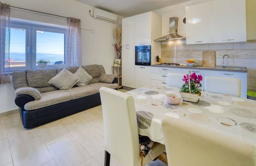 Opatija Apartamento | Precioso apartamento para 4 personas con A/C, internet, TV, terraza y mascotas permitida