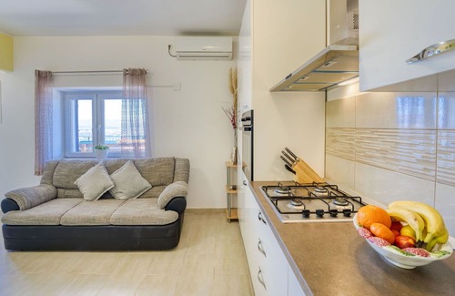 Opatija Apartamento | Precioso apartamento para 4 personas con A/C, internet, TV, terraza y mascotas permitida