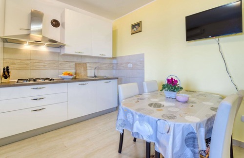 Opatija Apartamento | Precioso apartamento para 4 personas con A/C, internet, TV, terraza y mascotas permitida