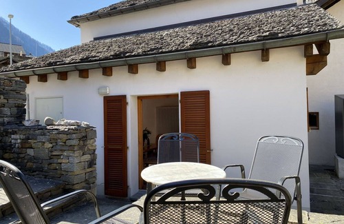 Augio Apartamento | Precioso apartamento con WIFI, TV, patio, mascotas permitida, vista panorámica y aparcamiento