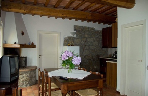 Pian di Sco Apartamento | Bonito apartamento para 5 personas con piscina, WIFI y TV