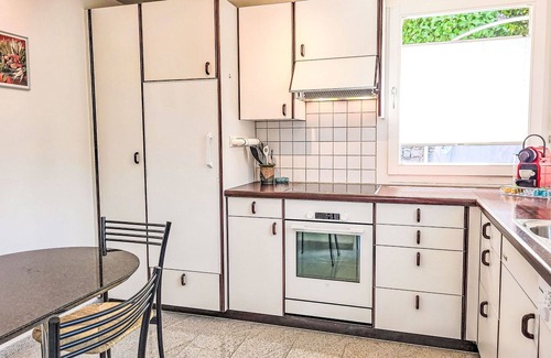 Vira Apartamento | Acogedor apartamento para 5 personas con WIFI, piscina, TV y patio