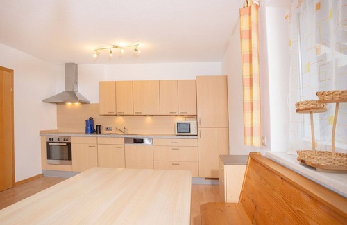 Hainzenberg Apartamento | Lovely apartment for 4 guests with WIFI, TV and parking