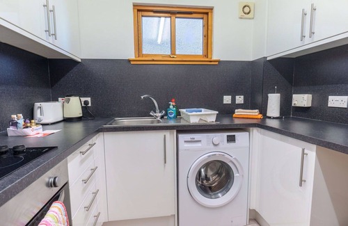 Balloch Apartamento | Hermoso apartamento para 4 personas con WIFI, TV y patio