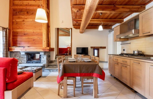 Sampeyre Apartamento | Hermoso apartamento para 4 personas con piscina, WIFI, TV y terraza