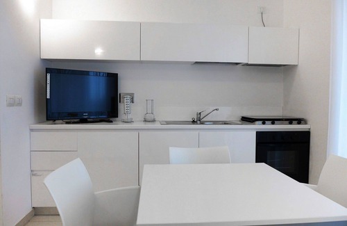 Marina di Vasto Apartamento | Hermoso apartamento para 4 personas con WIFI, piscina, A/C, TV, patio y mascotas permitida