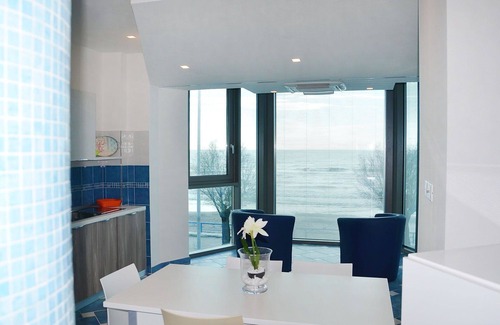 Latina Lido Apartamento | Precioso apartamento para 5 personas con WIFI, piscina, A/C, TV, balcón y mascotas permitida