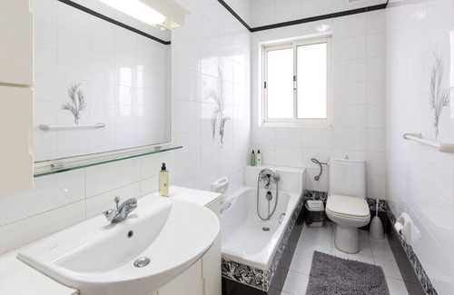 Marsalforn Apartamento | Lovely Apartment-hosted by Sweetstay