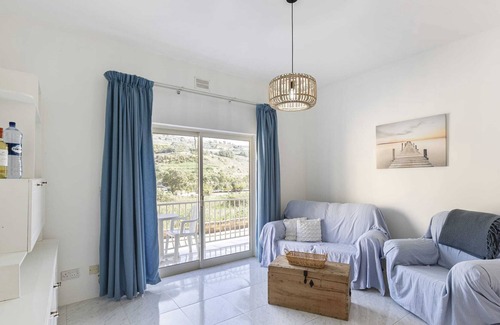 Marsalforn Apartamento | Lovely Apartment-hosted by Sweetstay