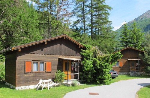 Saas-Balen Casa | Acogedor apartamento en villa para 4 personas con WIFI, TV, patio y mascotas permitida