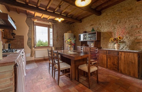 Sasso dʼOmbrone Villa | Apartamento en villa con WIFI, piscina, A/C, TV, patio, mascotas permitida, vista panorámica