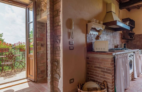 Sasso dʼOmbrone Villa | Apartamento en villa con WIFI, piscina, A/C, TV, patio, mascotas permitida, vista panorámica