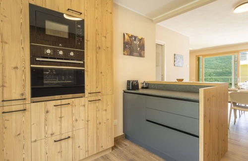 Bianzone Casa | Hermoso apartamento en villa para 8 personas con A/C, WIFI, TV, terraza y mascotas permitida
