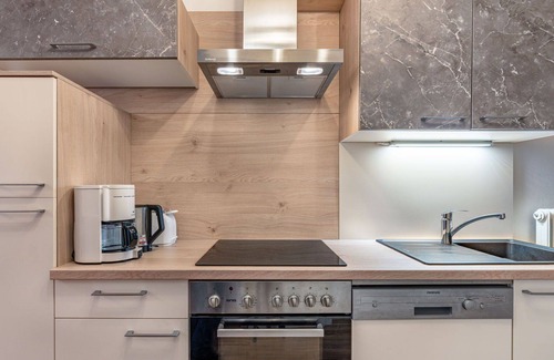 Arriach Villa | Acogedor apartamento en villa para 9 personas con WIFI, TV y patio