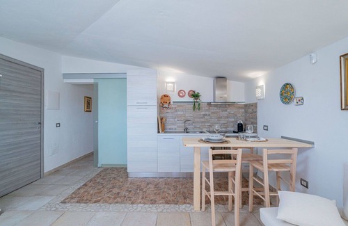 Eden Beach Villa | Acogedor apartamento en villa para 3 personas con piscina, A/C, WIFI, TV y patio
