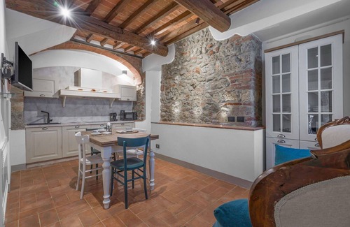 Monteriggioni Apartamento | Acogedor apartamento para 4 personas con WIFI, piscina, A/C, TV y mascotas permitida, cerca de Siena