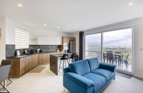 Xaghra Apartamento | Lovely Apt with beautiful view with communal pool