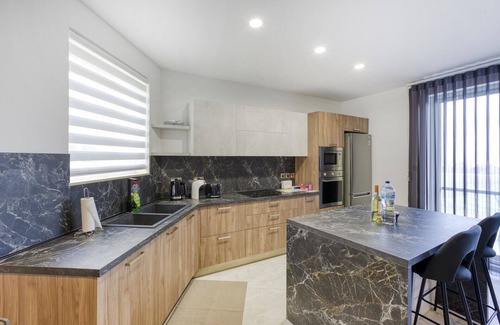 Xaghra Apartamento | Lovely Apt with beautiful view with communal pool