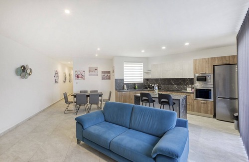 Xaghra Apartamento | Lovely Apt with beautiful view with communal pool