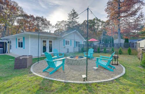Au Gres Casa | Lovely Au Gres Cottage with Hot Tub Walk to Beach!